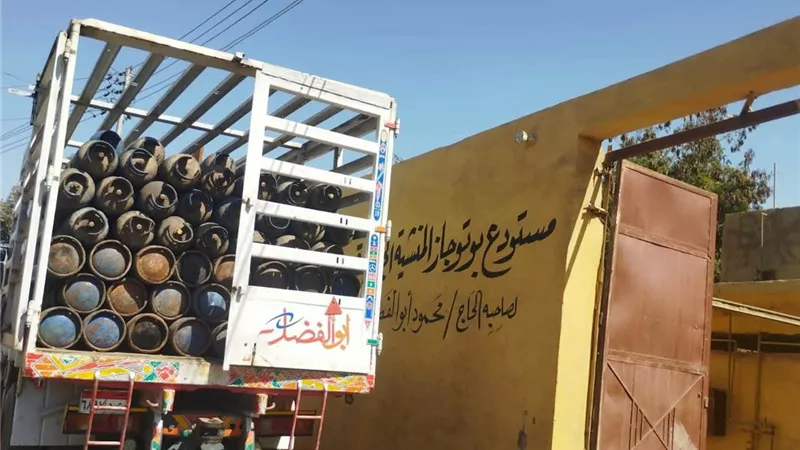 محافظ أسوان يشدد على توفير أسطوانات البوتاجاز بأسعار رسمية خلال رمضان