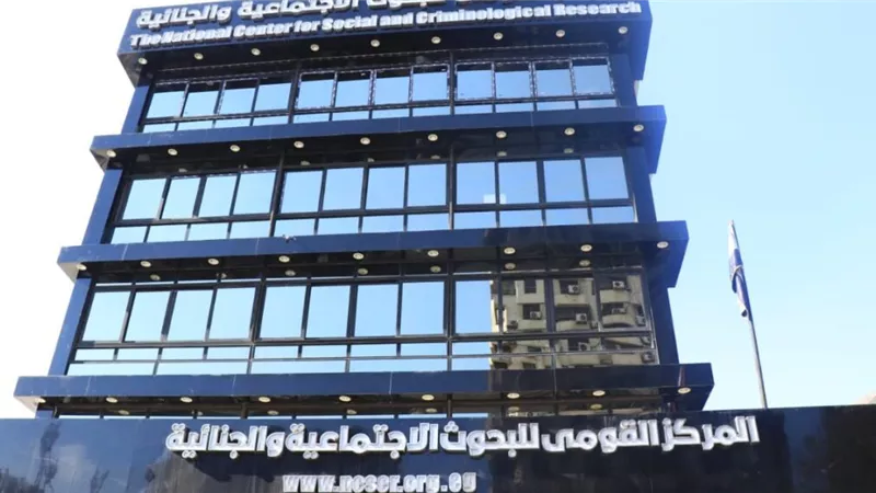 أستاذ بـ«القومي للبحوث الاجتماعية»: كبار السن الأكثر تعرضًا للاحتيال الرقمي