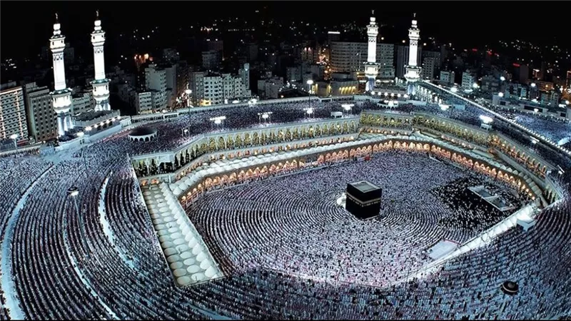 «على مدار الساعة».. السياحة تتابع انتظام رحلات العمرة خلال شهر رمضان