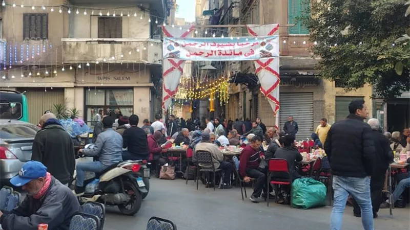 الإسكندرية.. مائدة الرحمن بالعطارين تسع مئات من الصائمين