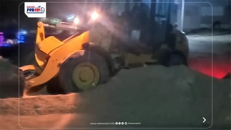 حملة ليلية للنظافة وتمهيد ورفع كفاءة الطريق بمنطقة الوادي بالنزلة بالفيوم