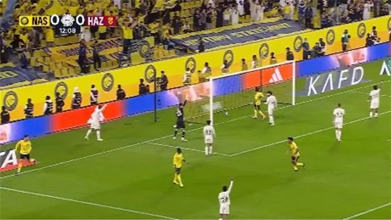 النصر والحزم.. كريستيانو رونالدو يسجل هدفا عالميا في الدوري السعودي