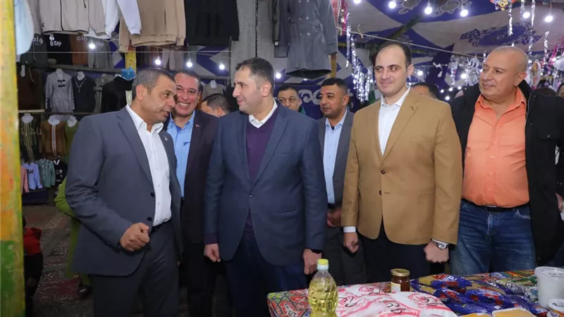 محافظ دمياط يتفقد معرض أهلا رمضان بكفر البطيخ لمتابعة توافر السلع 