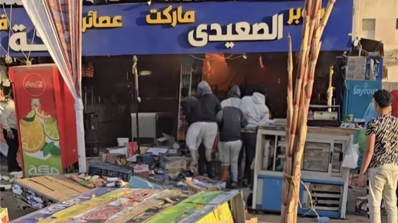 اندلاع حريق فى كشك خلف نادى العاشرة بمدينة العاشر من رمضان