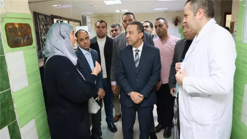إحالة 12 من العاملين عن العمل بدون إذن مجمع عيادات أبو بكر الصديق للتحقيق