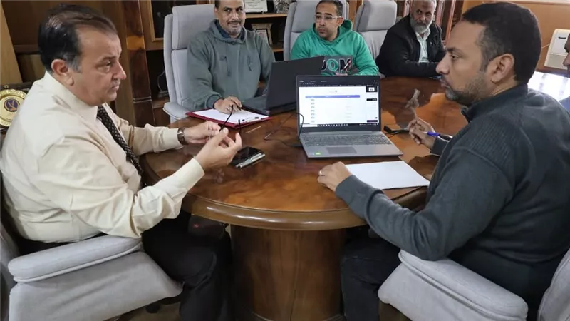 رئيس جامعة قنا يستقبل وفد شركة النهضة للصناعات لتعزيز التعاون المشترك 