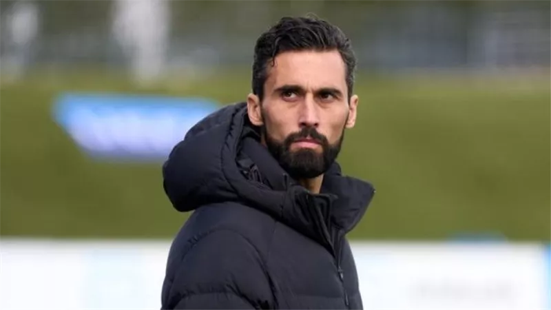 رسميًا.. نادي ريال مدريد يعلن رحيل ألفارو أربيلوا 