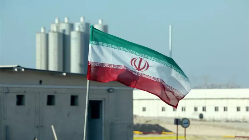 إيران: لن نسلم السيطرة على مواردنا من النفط والمعادن للأمريكيين