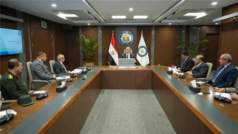 وزيرالبترول يعقد اجتماعاً مع مجلس إدارة  الثروة المعدنية والصناعات التعدينية