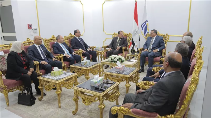 محافظ قنا يستقبل رئيس الجامعة ويؤكد على تعزيز التعاون التنموي والخدمي
