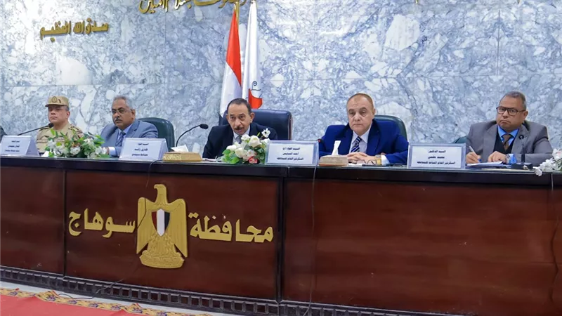 محافظ سوهاج يترأس أول اجتماع تنفيذي ويؤكد: المواطن أولوية قصوى