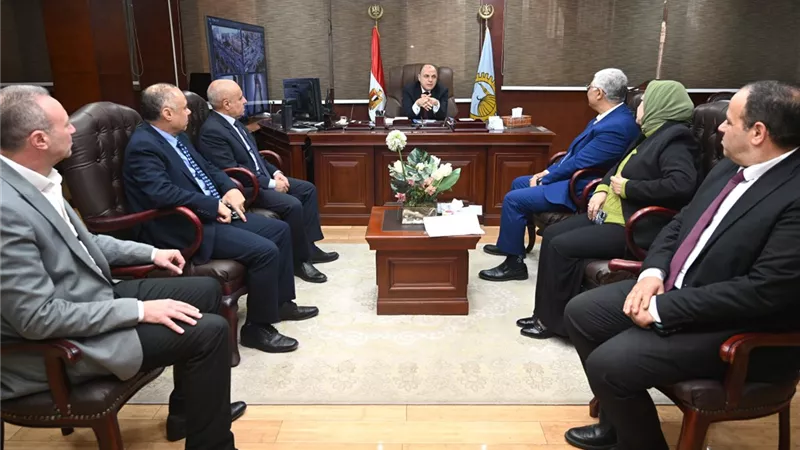محافظ الغربية يستقبل وفدي شركة الكهرباء ونقابة المحامين لتهنئته على تولي منصبه