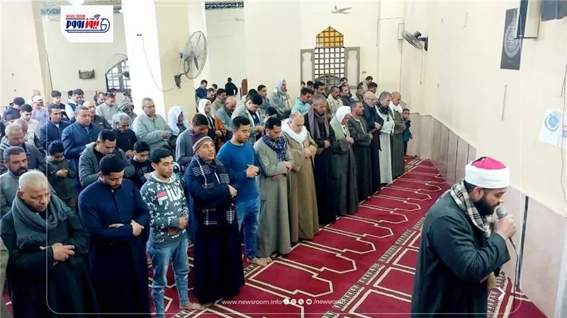 قانتون لله.. آلاف المصلين يحيون الليلة الخامسة من رمضان بالفيوم بصلاة التراويح
