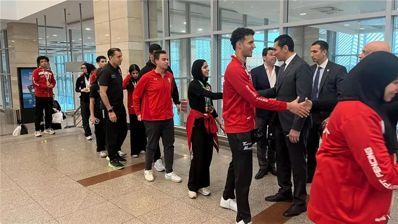 وزير الشباب والرياضة يستقبل بعثة منتخب مصر للسلاح 