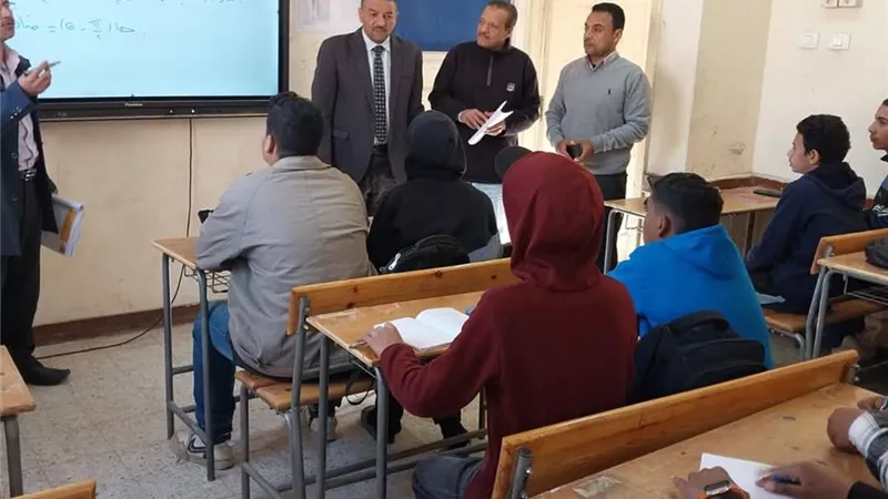 مدير عام تعليم نجع حمادي يشدد علي تنفيذ لائحة الانضباط المدرسي دون استثناءات