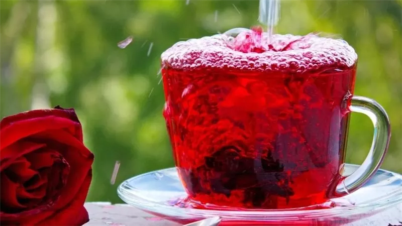 مشروب رمضاني تقليدي بفوائد كبيرة .. لماذا تختار الكركديه؟ 	