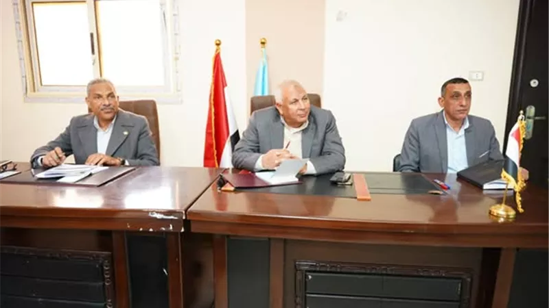 محافظ مطروح يقوم بزيارة ميدانية لسيدي براني ويتابع مطالب واحتياجات المدينة