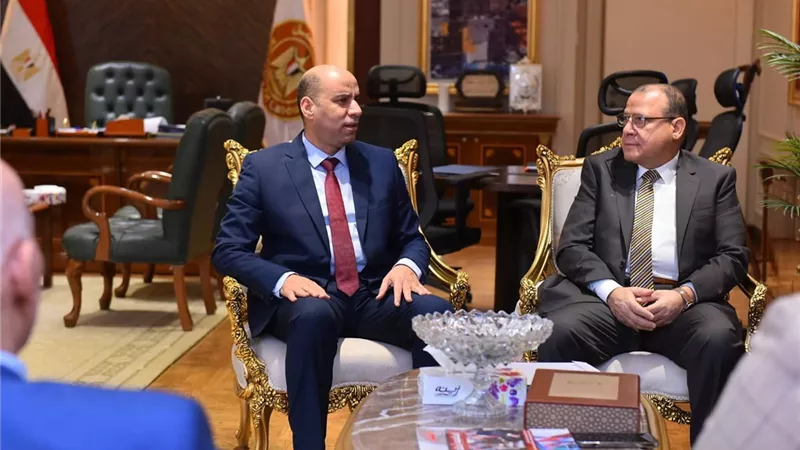 وزير العمل يؤكد ترسيخ مبادئ الحوار الاجتماعي مع ممثلي النقابات العمالية