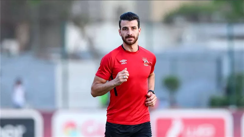عاجل.. الموت يفجع لاعب الأهلي السابق بعد وفاة والده