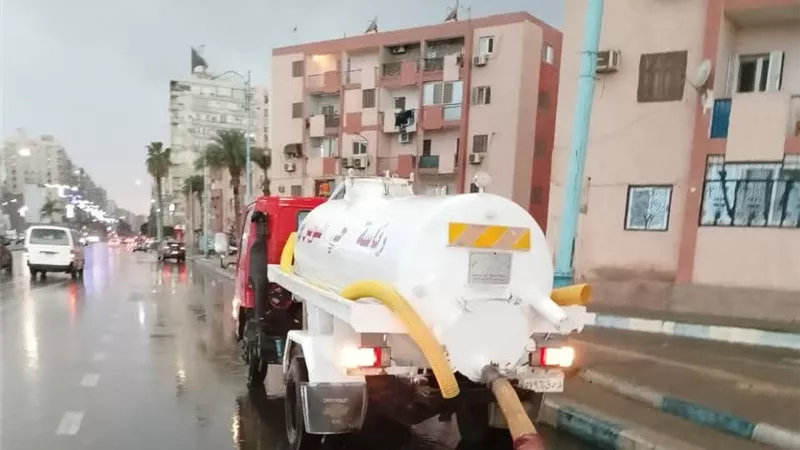 أمطار غزيرة تضرب السويس والمحافظة ترفع درجة الاستعداد القصوى لشفط المياه