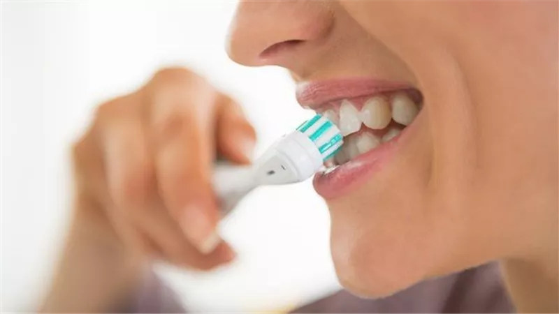 باحثون يؤكدون.. العناية بالأسنان تحمي من أكثر من 50 مرضا جسديا