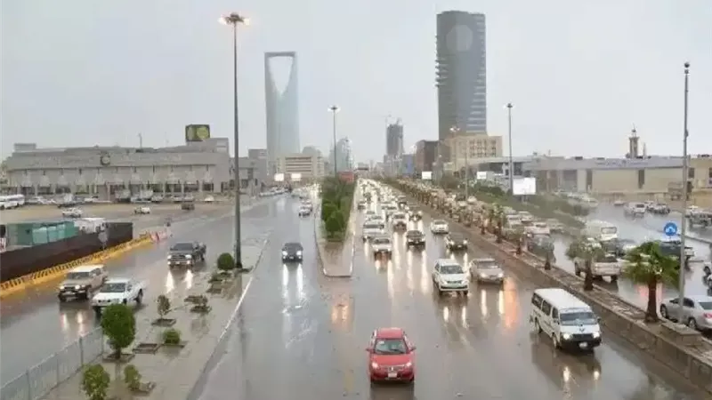 رياح مثيرة للأتربة وأمطار متفرقة.. حالة الطقس في السعودية اليوم