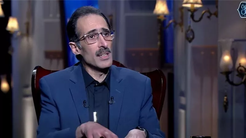 «رقم واحد في العالم العربي بلا منازع».. مجدي الجلاد يشيد بعمرو أديب 