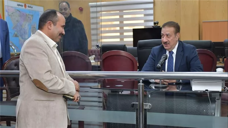محافظ بورسعيد يتابع أعمال رفع مخلفات الرتش والقمامة من منطقتي السلام والتصنيع