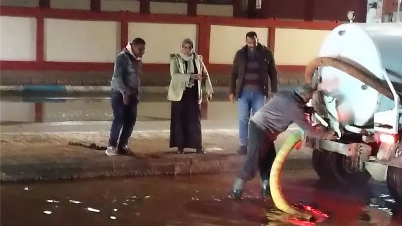 بتوجيهات محافظ السويس.. رفع درجة الاستعداد القصوى بحي الأربعين لمواجهة الأمطار