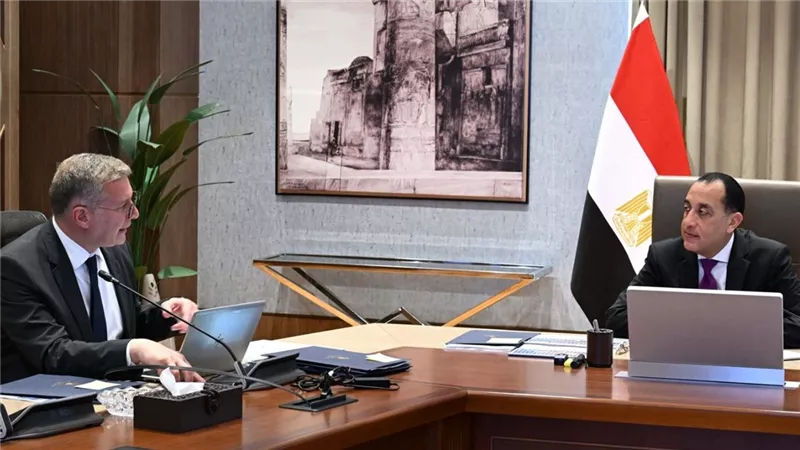 رئيس الوزراء يستعرض مستجدات عددٍ من مشروعات وملفات عمل وزارة البترول