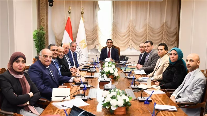 وزير الشباب والرياضة يلتقي بالمنظمة المصرية لمكافحة المنشطات