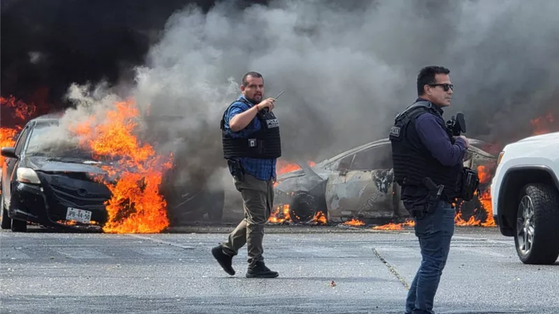 المكسيك تطارد 23 سجينا فروا من السجن خلال موجة من العنف