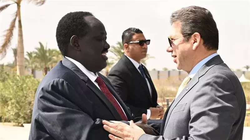 لبحث عدد من القضايا الإقليمية.. رئيس المخابرات العامة يستقبل وفد جنوب السودان