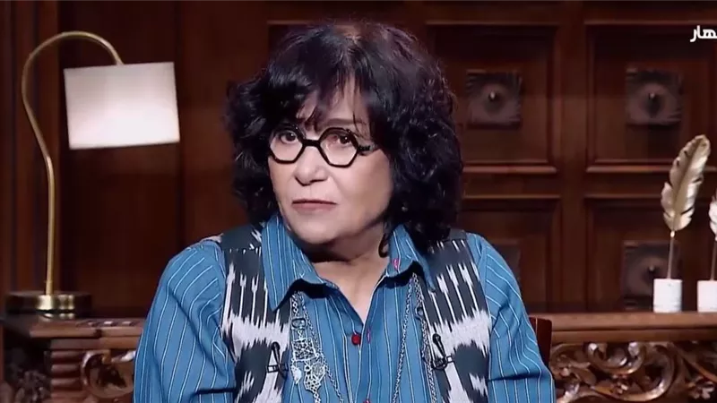 «مش بحب الدلع».. عزة فهمي تكشف سر تربية بناتها: يشتغلوا في الورشة