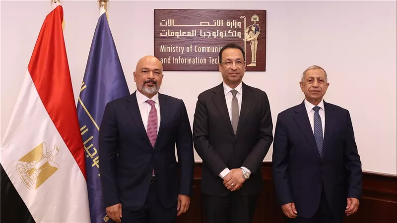 وزير الاتصالات يشهد توقيع شراكة لإنشاء مختبرات متطورة للاتصالات في مصر
