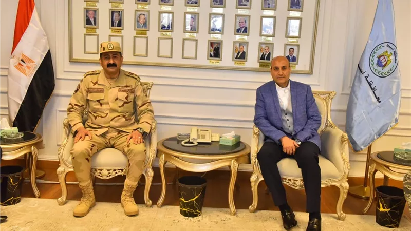 محافظ أسيوط يستقبل المستشار العسكري الجديد| تفاصيل 