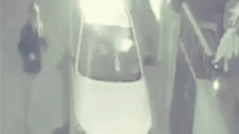 الأمن يكثف جهوده لكشف ملابسات إطلاق نار واشتعال النيران أمام منزل بسوهاج