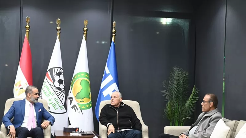 بروح الأشقاء.. هاني ابوريدة يستقبل مدير المنتخبات العراقية في ليلة التكريم