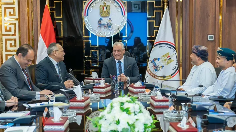 مصر وعمان تبحثان إنشاء مجمعات نموذجية لإعادة تدوير المخلفات الزراعية