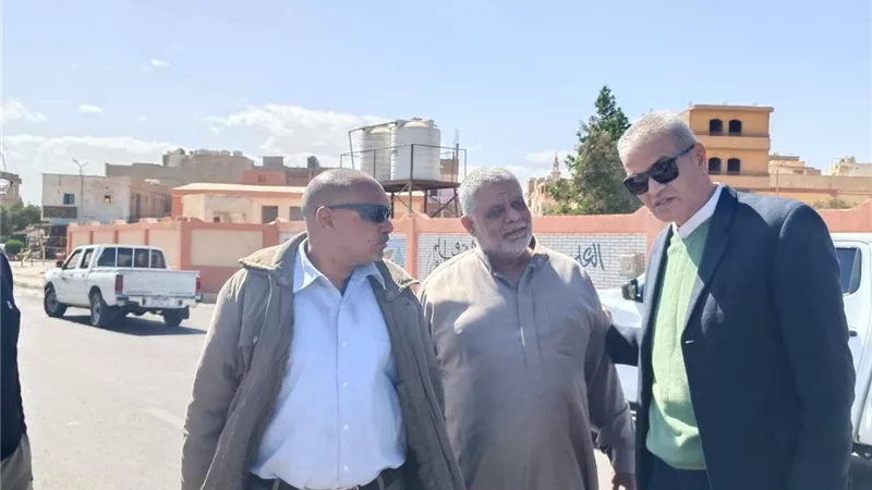 استجابة فورية لنبض الشارع.. رئيس مدينة رأس غارب يتفقد شكوى أحد المواطنين