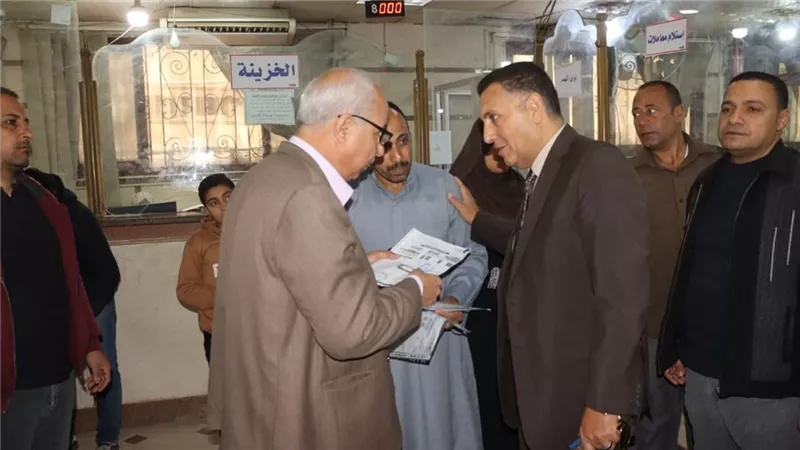 محافظ القليوبية يجري جولة مفاجئة في طوخ لمتابعة الخدمات والنظافة