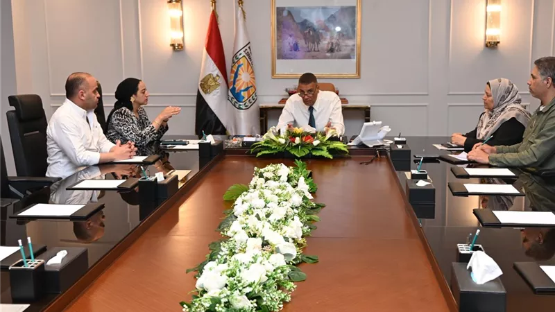 محافظ جنوب سيناء يعقد اجتماعا لعرض موقف منظومة مياه الشرب 