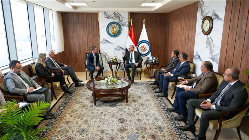 وزير البترول يجتمع مع شركة «كابريكورن» لتعزيز الإنتاج بالصحراء الغربية