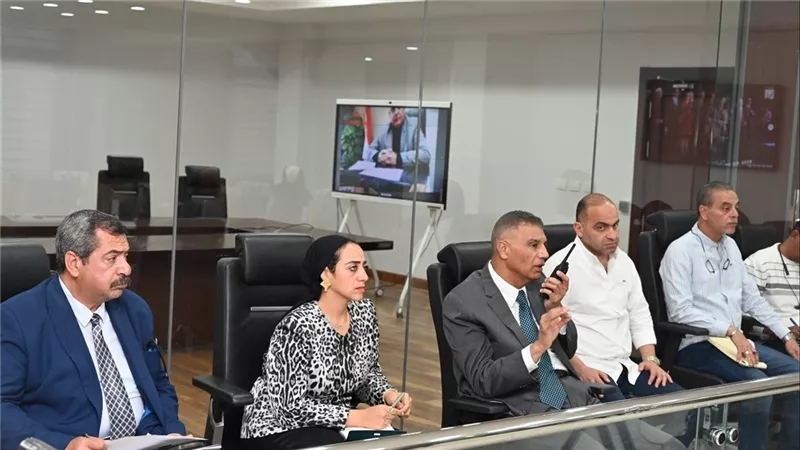محافظ جنوب سيناء يبحث مع رؤساء المدن موقف تنفيذ مشروعات الخطة الاستثمارية
