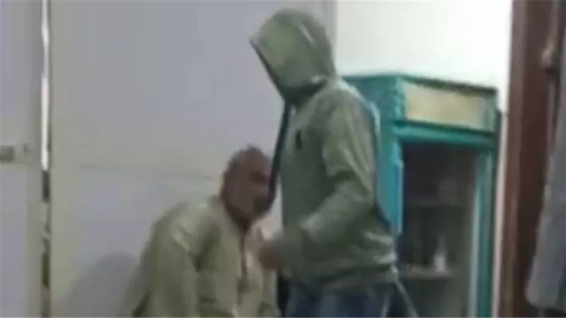 الظهور الأول لفرد الأمن أثناء محاكمة رجل الأعمال المتهم بالتعدي عليه بالتجمع