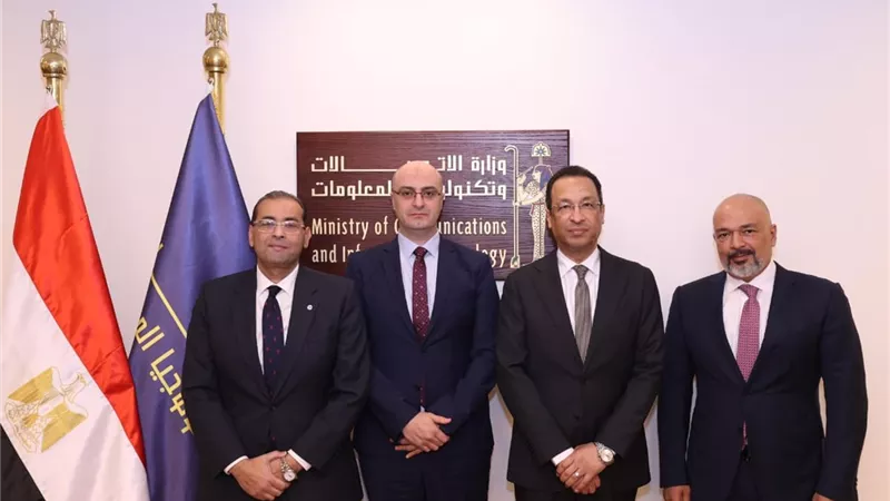 وزير الاتصالات: حل وتسوية كافة المشاكل والمعوقات التي تواجه المستثمرين بالقطاع