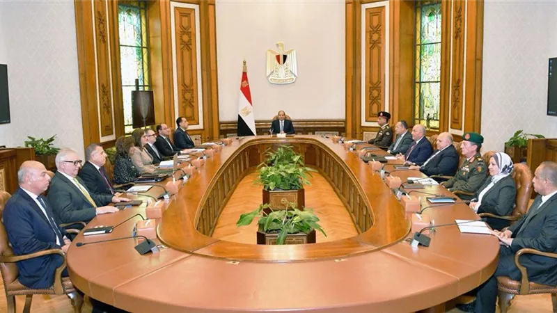 الرئيس السيسي يؤكد أهمية الاستثمار في رأس المال البشري وبناء القيادات المستقبل