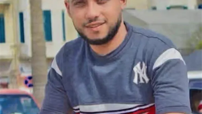 مأساة بالبحيرة: شاب يموت إثر خطأ طبي والمستشفى ترفض استلامه بعد الوفاة