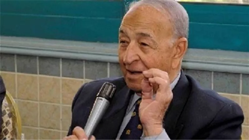 خالد عبدالعزيز ينعى الإذاعي الكبير فهمي عمر ويستعيد ذكرياته المؤثرة