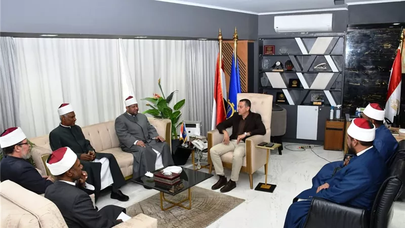 محافظ أسوان يستقبل القيادات الدينية بالمحافظة لبحث سبل التعاون المشترك 